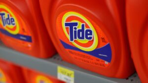 107228797-16820124152023-04-20t170228z_243800995_rc2gi0an9e86_rtrmadp_0_procter-gamble-discounts.jpe