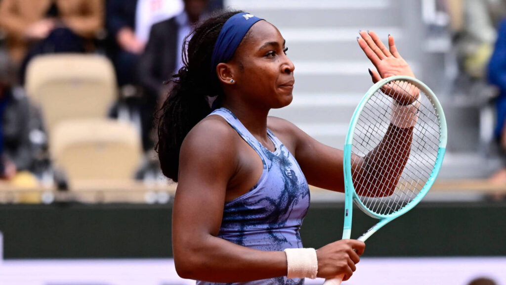 coco-gauff-racket-mishap-proves-problem-french.jpg