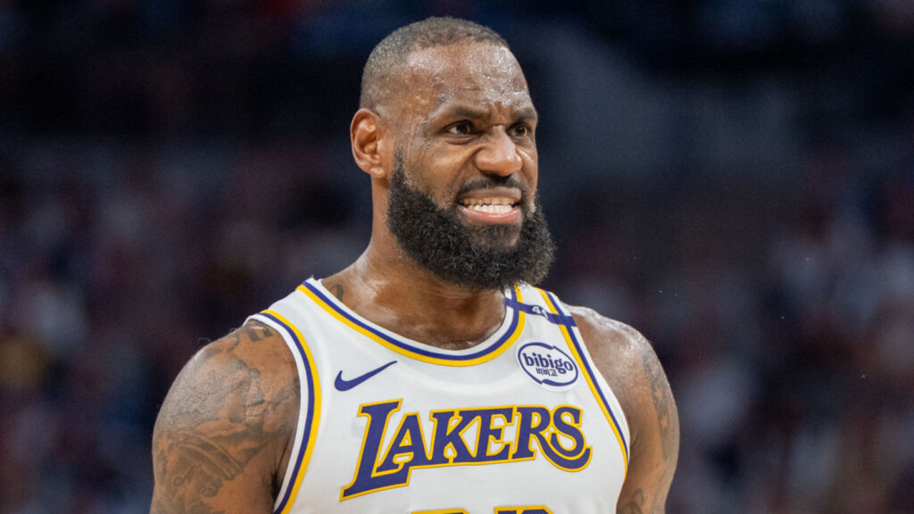 lebron-james-takes-swipe-lakers-front-office.jpg