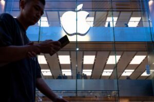 apple-logo-pedestrian.jpg